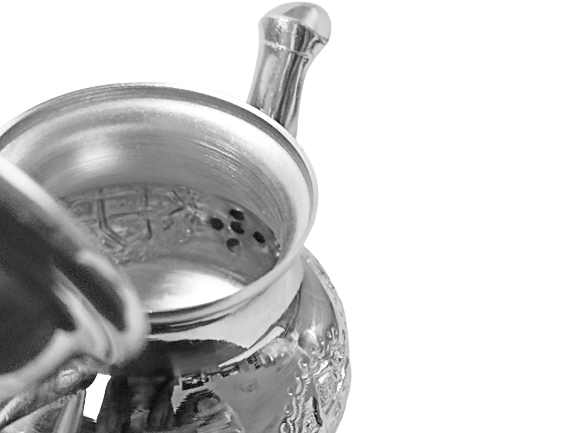 Théière à thé marocaine en acier inoxydable décorée avec filtre intégré et poignée authentique traditionnelle, modèle gravé avec design classique arabe, 1,6 l Théière à thé marocaine en acier inoxydable décorée avec filtre intégré et poignée authentique traditionnelle, modèle gravé avec design classique arabe, 1,6 l